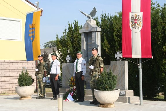 2_Kranzniederlegung_Kriegerdenkmal_1000.jpg