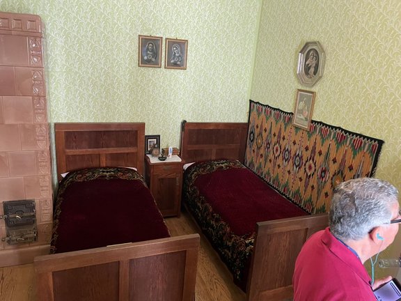 Bett_Papst.jpg
