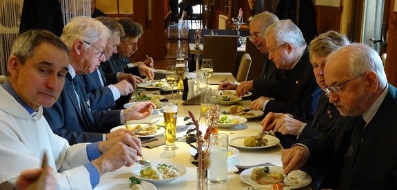 @Robert Eder Mittagessen.jpg
