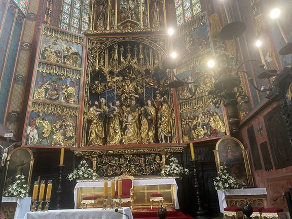 Altar1.jpg