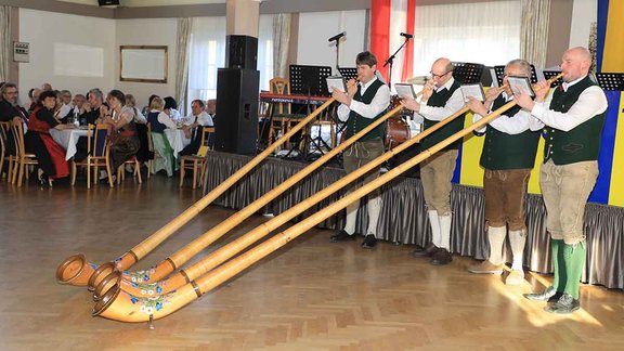 20190223-lb-alphorn-hei.jpg  